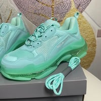 Image 9 of UNISEX TIFF BAL RUNNERS