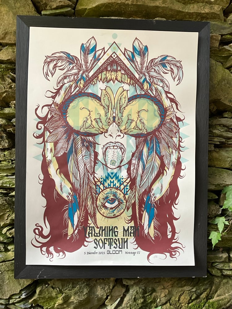 Image of YAWNING MAN 