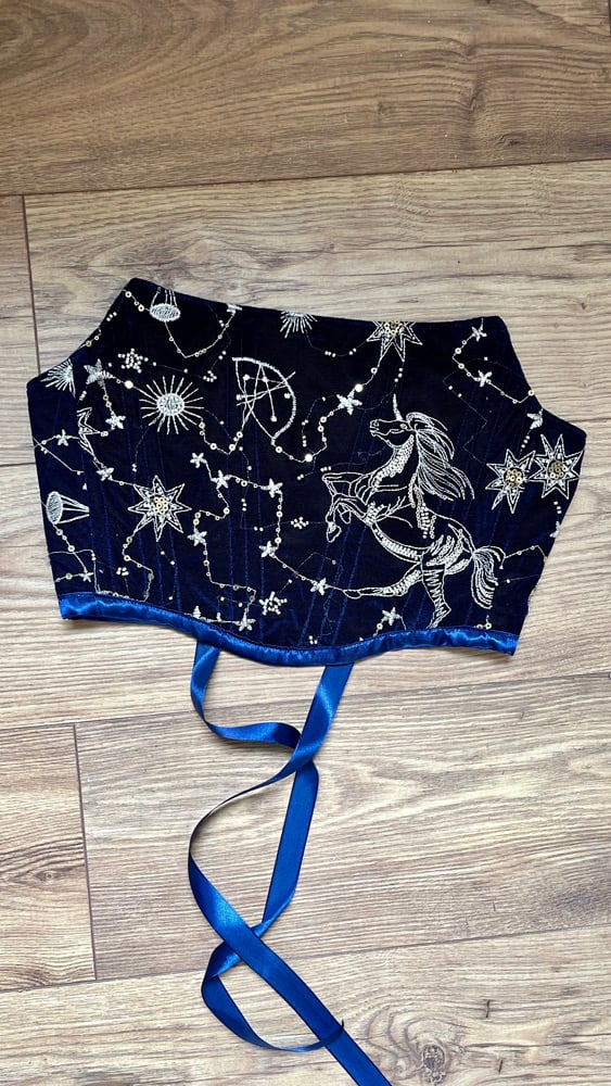 The strapless Midnight corset