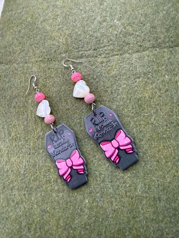 Image of Beauty standard bow earrings 🎀🤍