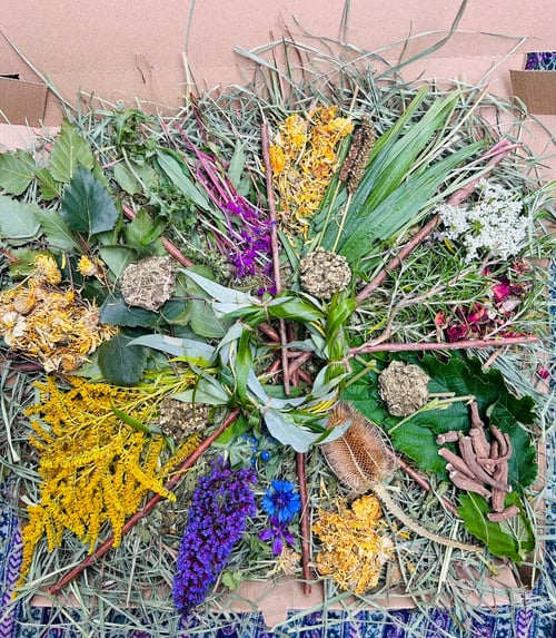 Image of Pizza forage box (in an actual 15 inch pizza box!!) (FAKEAWAY RANGE)