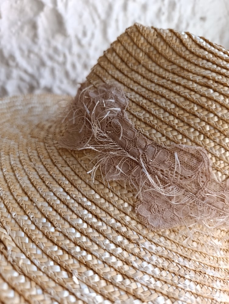 Image of Cappello in paglia miele pizzicato con tesa larga