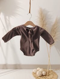 Image 3 of Newborn boy onesie for photoshoot | Robbie | long sleeves | brown