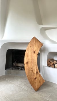 Image 2 of Banc courbé en pin 