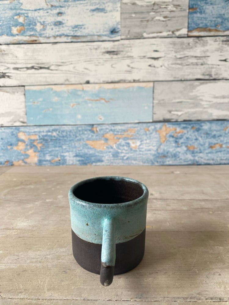Sea blue black clay.