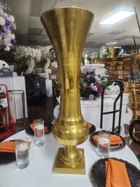 Image 4 of Gold Trumpet centerpieces for flower 9
