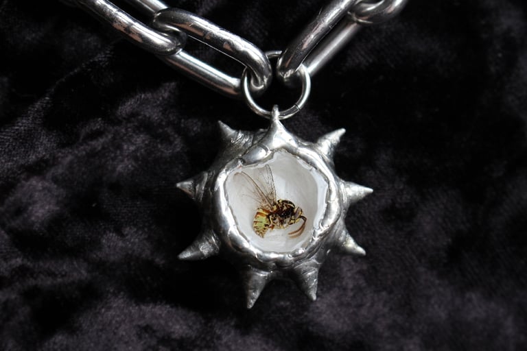 dead good wasp with fly wings spiky necklace
