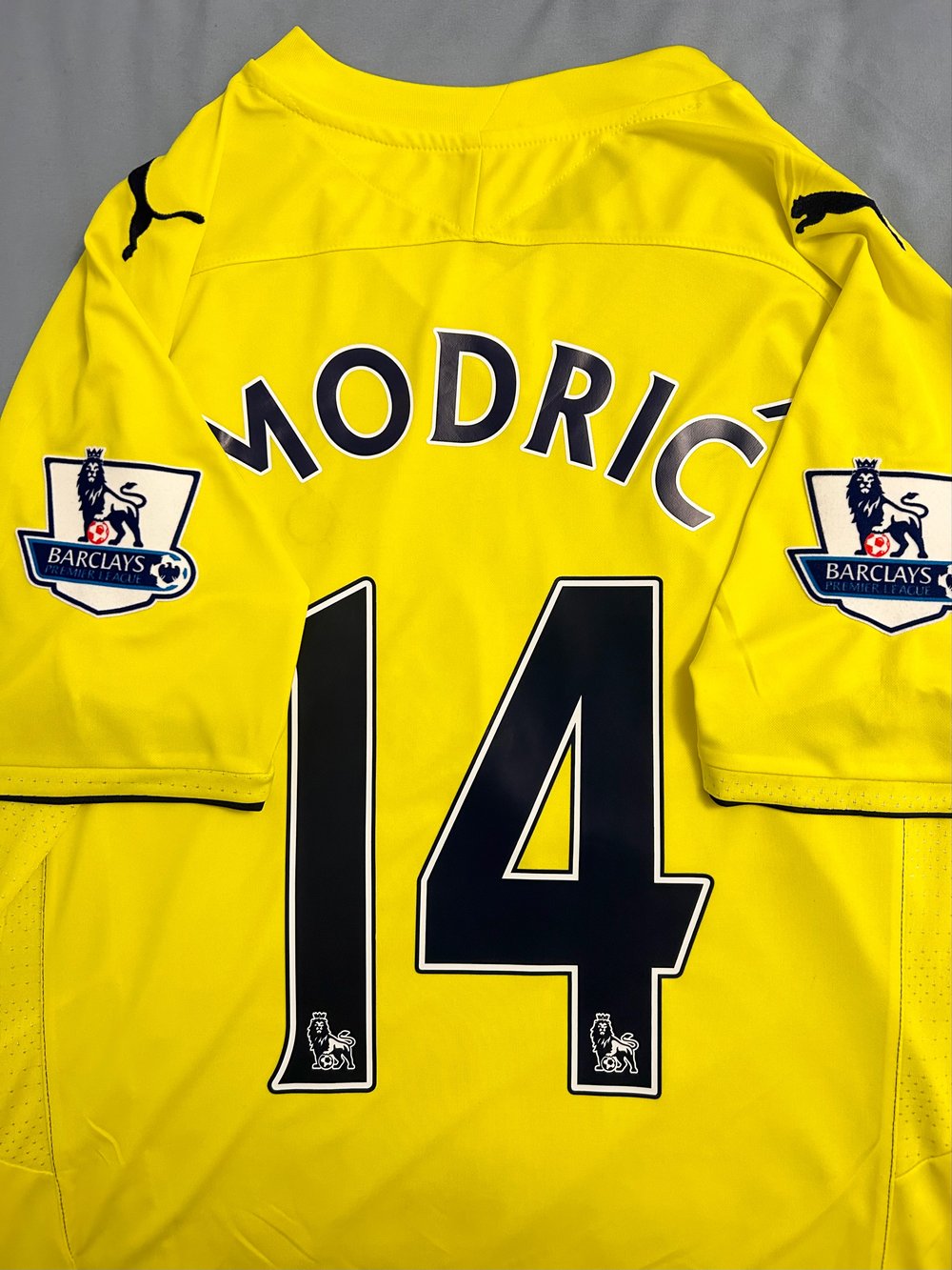 Image of Tottenham Hotspur “MODRIĆ 14” 2009/10 Third Shirt + PL patches (XL)