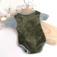 Image 3 of Newborn boys bodysuit Amir | green