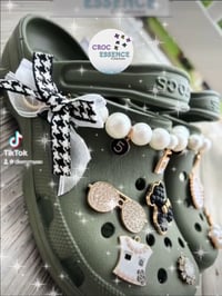 Image 2 of Chic Elegance🌿✨ - Women’s Size 8