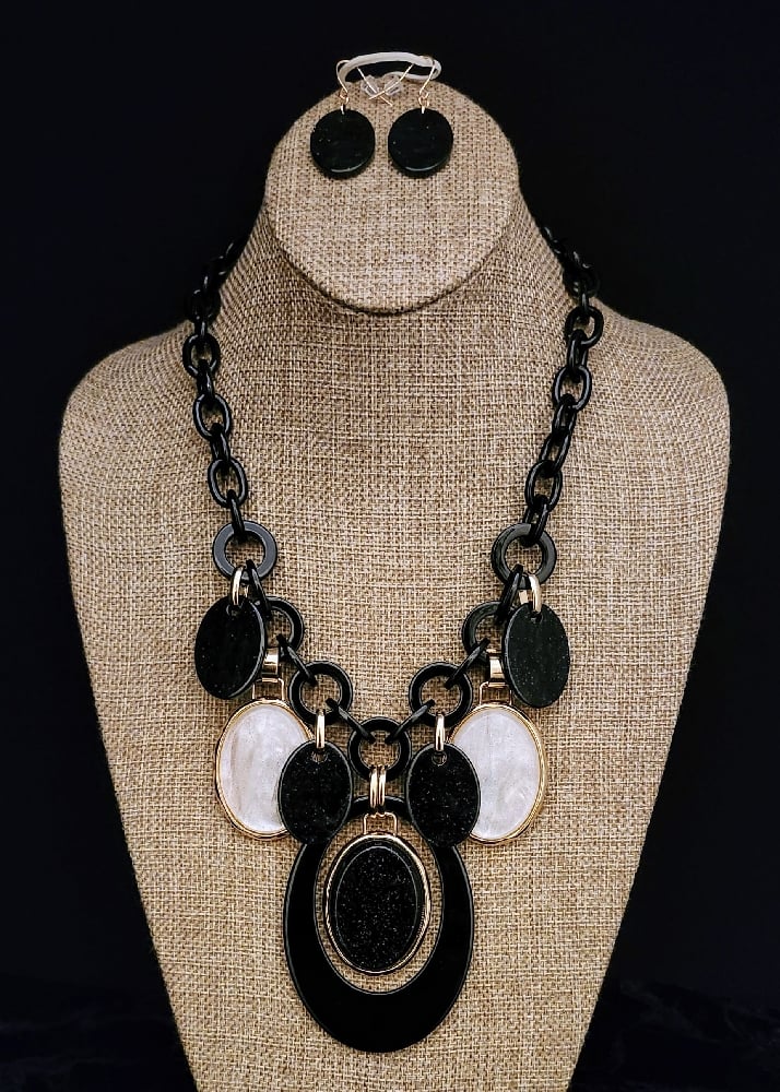 Image of Black & Creme Glitter Necklace Set