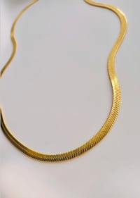 Image 2 of THIN SNAKE CHAIN 
