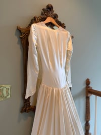 Image 12 of 1940s Satin Art Deco