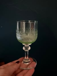 Image 5 of 4 verres à liqueur en ouraline (cristal enrichi en uranium) du début 1900