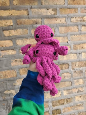 large chenille octopus - sparkly purple