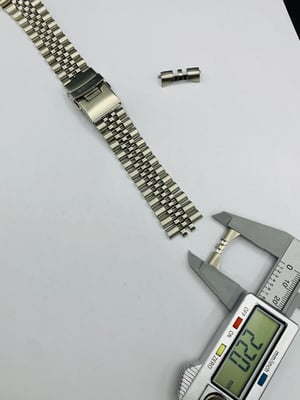 Image of 22mm Seiko jubilee curved lugs stainless steel gents watch strap,New.(MU-20)