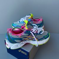 Image 2 of size: us7.5 uk5.5 eu39 cm24.5