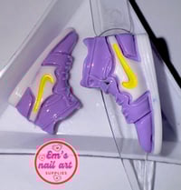 Purple-Nike shoe 