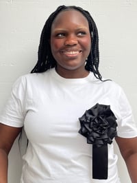 Image 4 of Médaillon/ Graceful