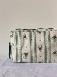 Image 1 of Trousse de toilette fleurie