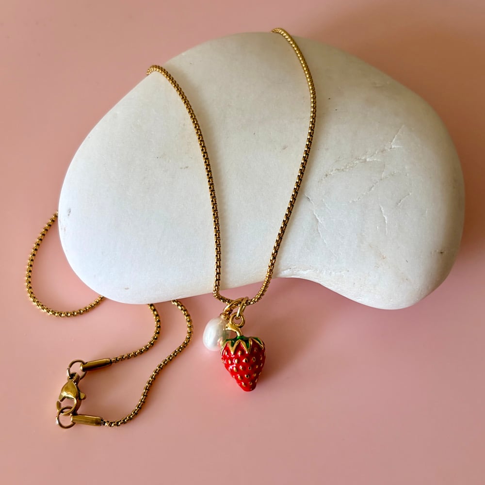 Image of Strawberry and Pearl Necklace