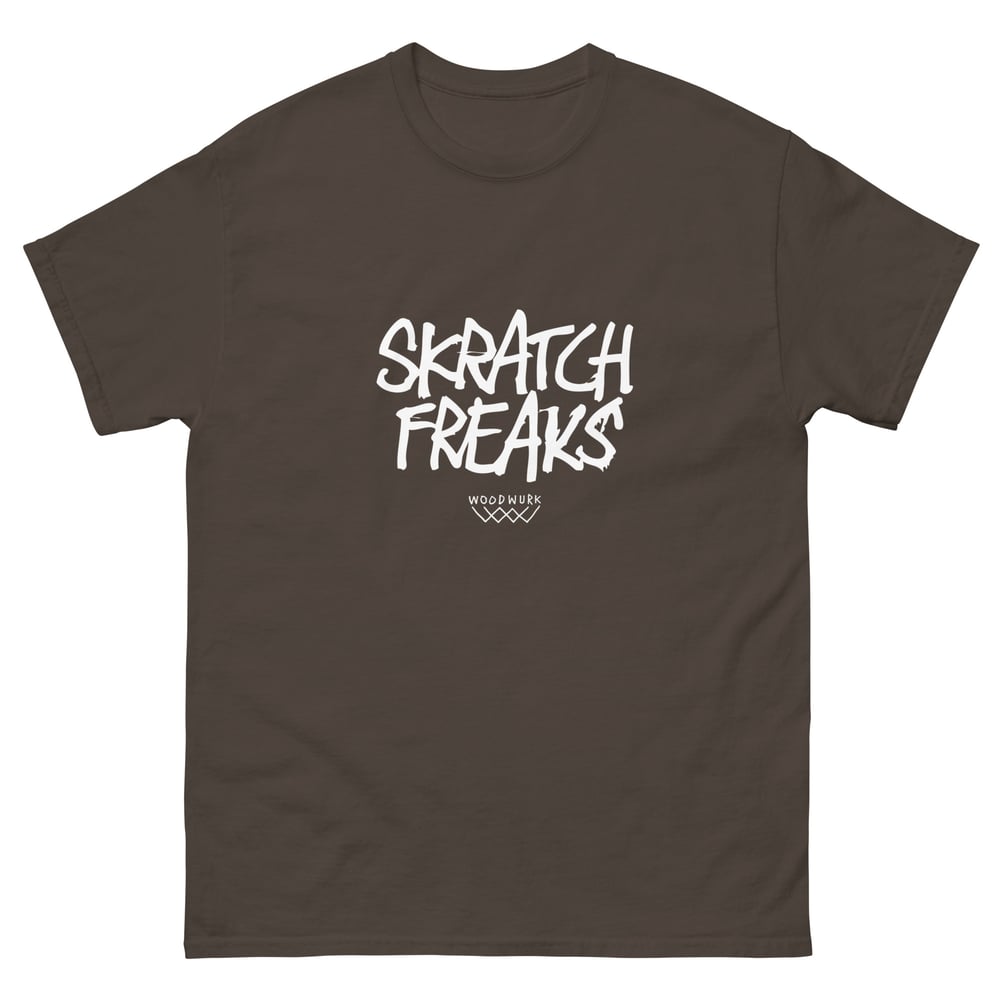 "Skratch Freaks" Fos script Unisex classic T