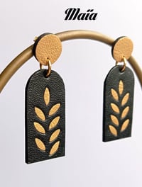 Image 20 of "Made of gold" - Collection de boucles d'oreilles en cuir upcyclé 