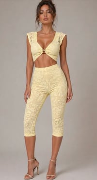 Yellow buckle lace capri set
