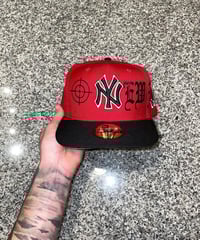 Image 2 of TRI TONE BLK/RED NY YANKEES CUSTOM FITTED CAP