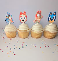 Image 2 of Bluey Cupcake Toppers Sets de 12 y 24