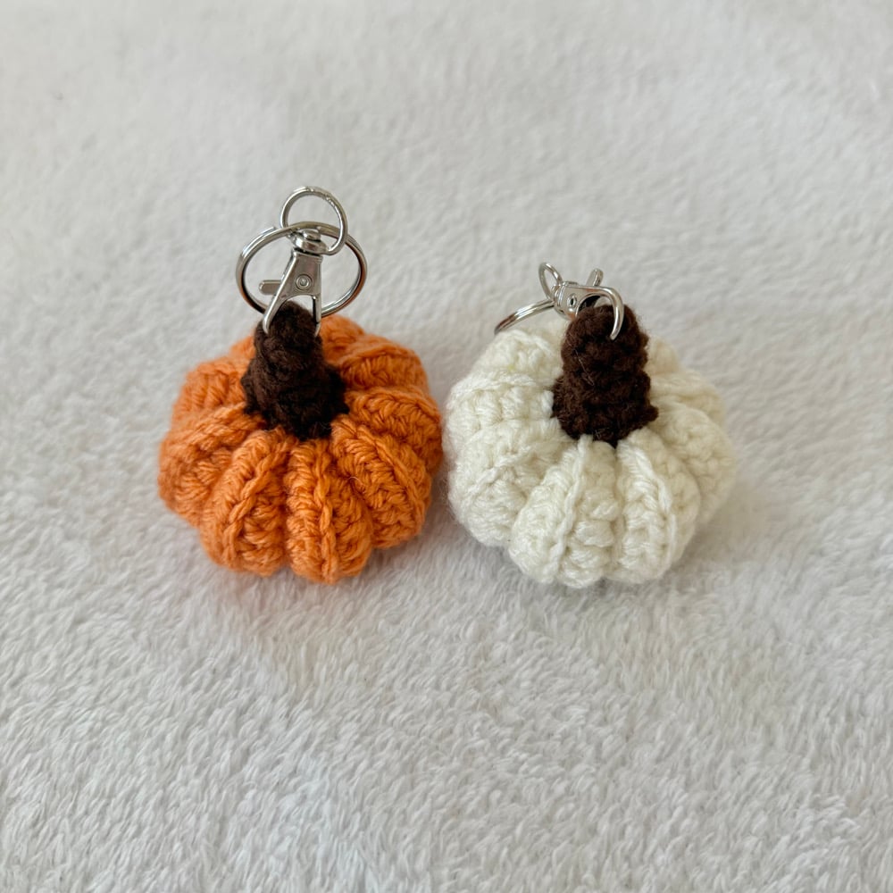 Butterfly/Bee/Pumpkin Keychain | Crochet.Kuma