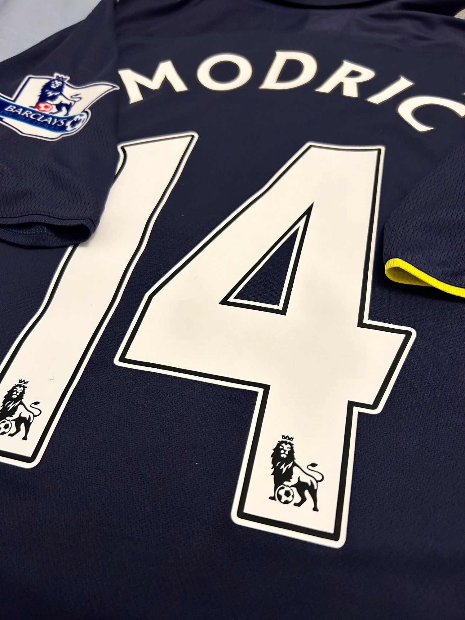 Image of Tottenham Hotspur “MODRIĆ 14” 2009/10 Away Shirt + PL patches (L)