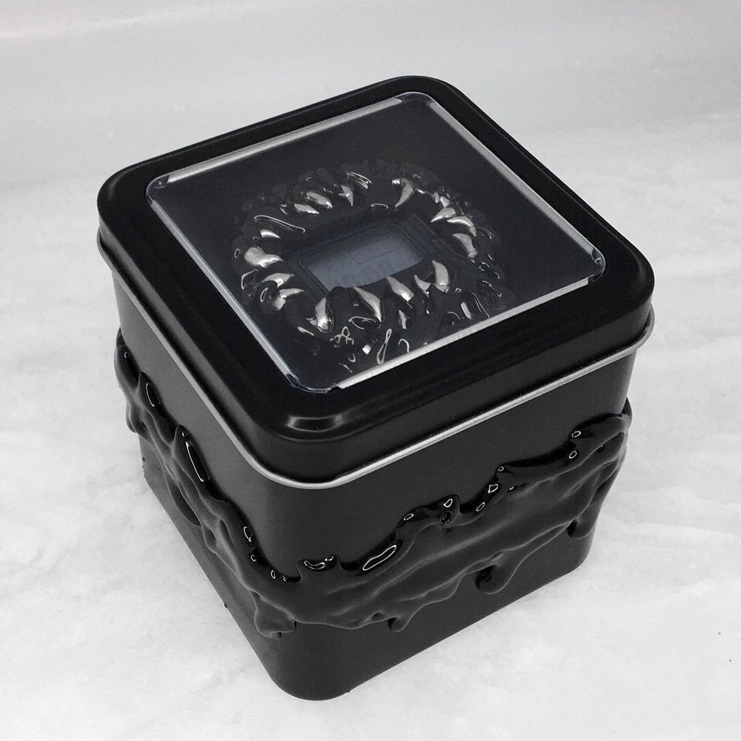家具 CASPER Watch with Claws IMPLY — CASPER - Watch With Spikes 1