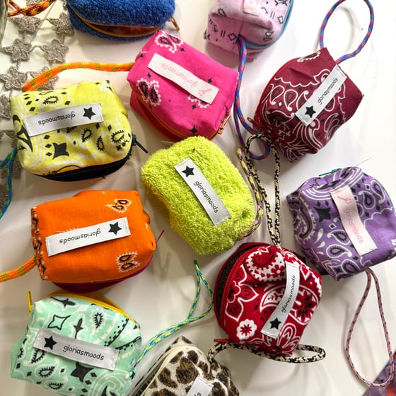 Image of MICRO TROUSSE SPUGNA CON LOOP