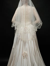 Image 4 of 1950s Bow Veil