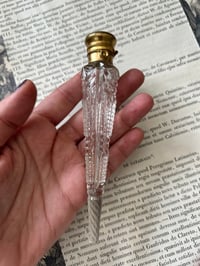 Image 1 of Magnifique fiole en cristal taillé, bouchon en ormoulu du XIXème siecle