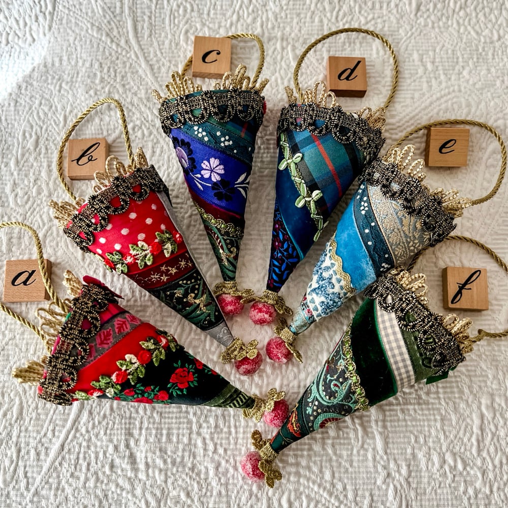 Image of Mini Ribbon Swirl Cone