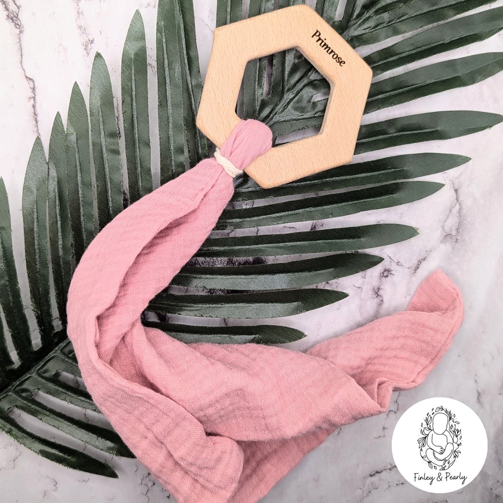 MUSLIN: Mini Muslin With Engraved Hexagon Teether