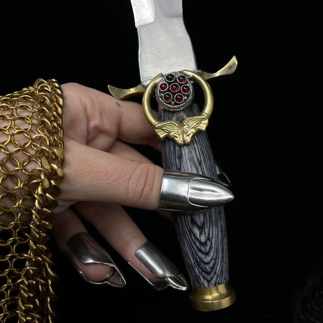 Horned One Garnet Kris WoodHenge Blade