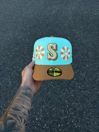 Image 4 of  CREAM BRIM TURQUOISE MULTI TONE SEATTLE MARINERS CUSTOM FITTED CAP