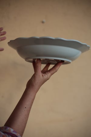 Image of Grosser Servierteller, tief, Zwiebelmuster super Zustanf,, von Hutschenreuter