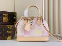 Image 3 of Lou Alma bb (click to browse)