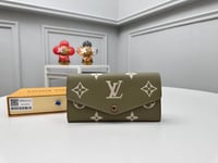 Image 7 of Lou long wallets (click to browse)