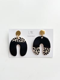 Paire de boucles d'oreilles céramique TOTEM GROS U noir