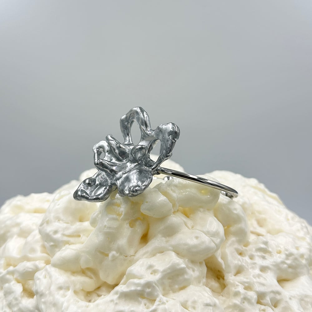 Blooming open bracelet