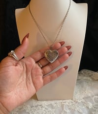 Image 4 of THE AMÉLIE LOCKET (CHAIN)