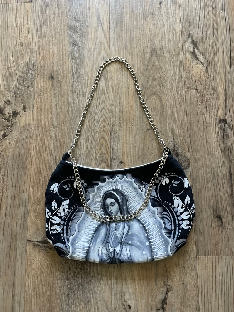 Virgen B/W double chain