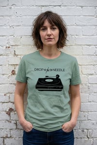 Image 2 of Camiseta Drop The Needle