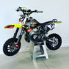 5052 JR Stand