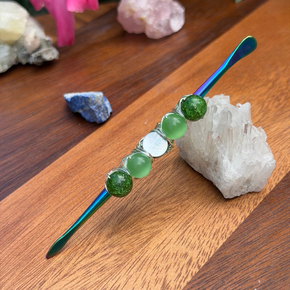 Image of emerald eye dab tool